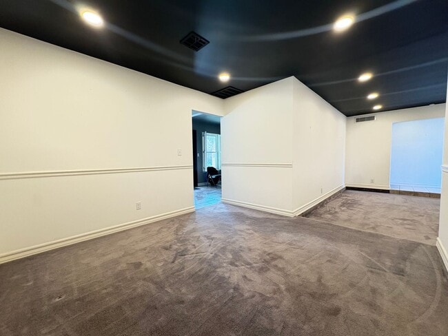 Building Photo - Home for rent on the Westside