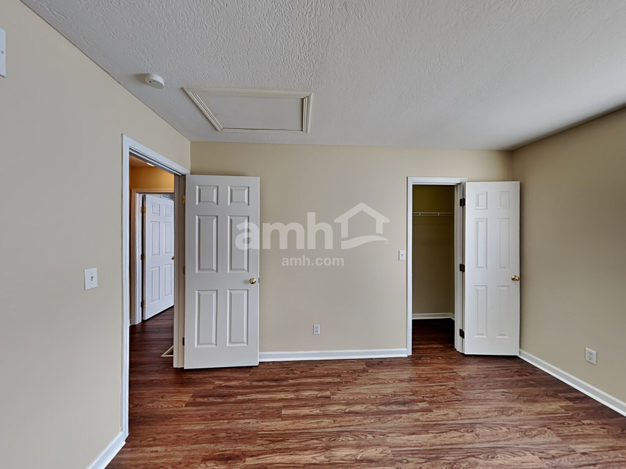Building Photo - 900 Suntree Dr