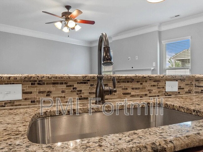 Building Photo - 5045 Fenwick Ct