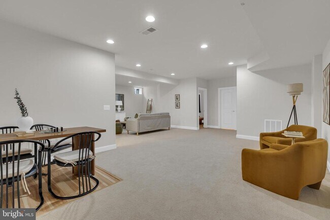 Building Photo - 42706 Chisholm Dr