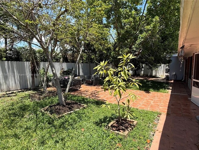 Building Photo - 2660 SW 92nd Ave