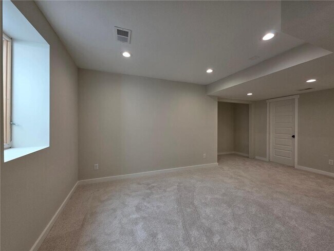 Building Photo - 8301 Lawndale Ln N