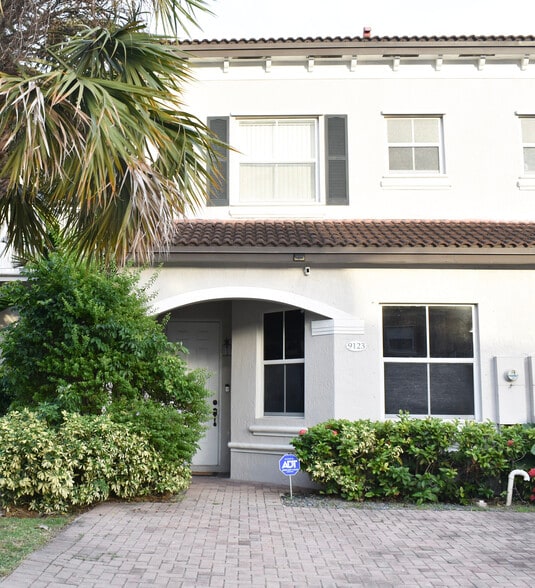 Building Photo - 9123 SW 152nd Path