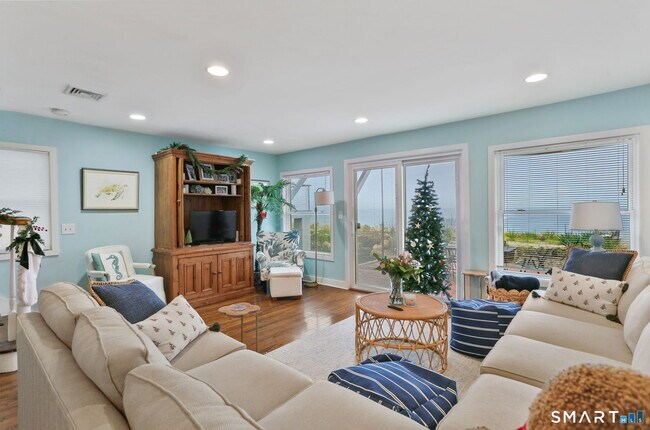 Building Photo - 1235 Fairfield Beach Rd