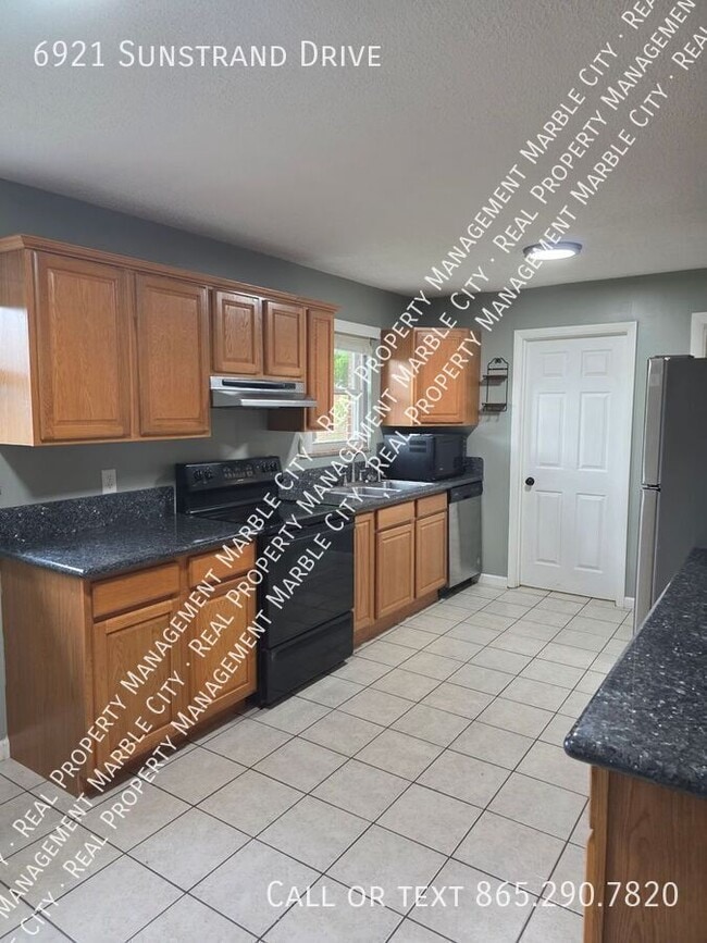 Building Photo - 6921 Sunstrand Dr