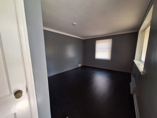 Building Photo - 6338 Lodewyck St