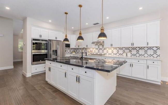 Building Photo - Livermore South Very Private 4 bedroom/3 b...