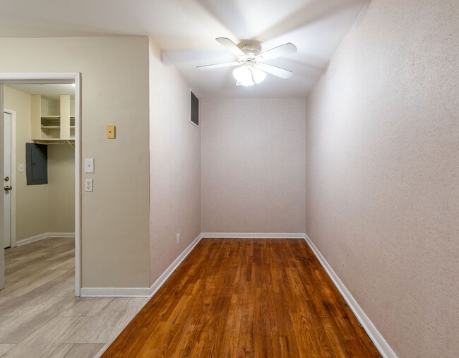Building Photo - Portland Duplex