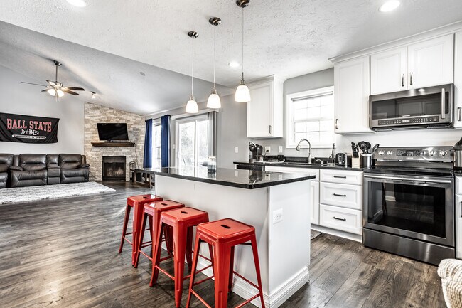 Building Photo - 7757 Kemble Ct