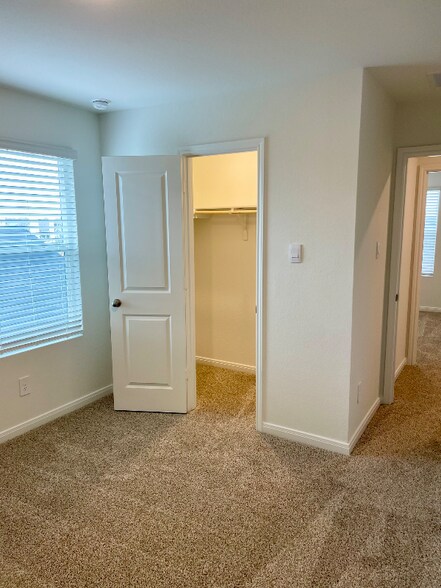 Building Photo - 270 Yosemite Dr