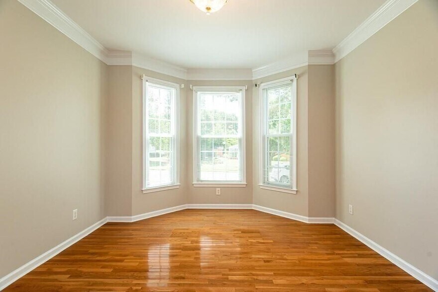 Building Photo - 225 Heritage Lake Dr