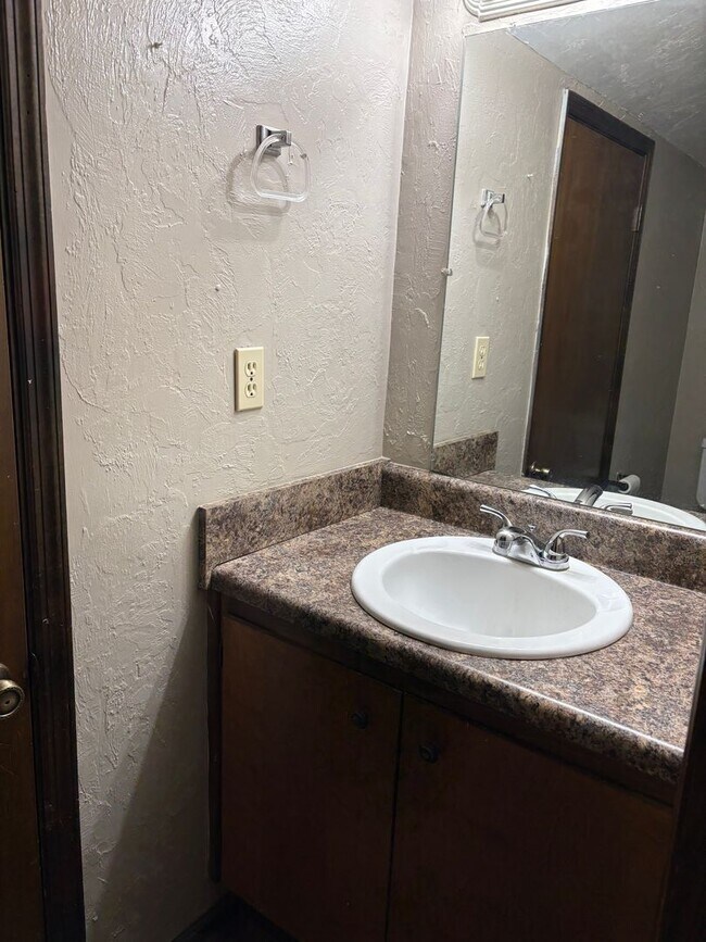 Building Photo - Killearn Townhome