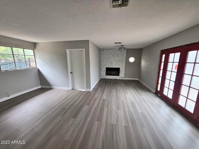 Building Photo - 2609 W McLellan Blvd