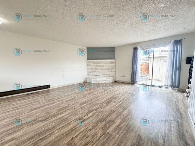 Building Photo - Charming 2-Bedroom, 1.5-Bathroom Condo in Reno!