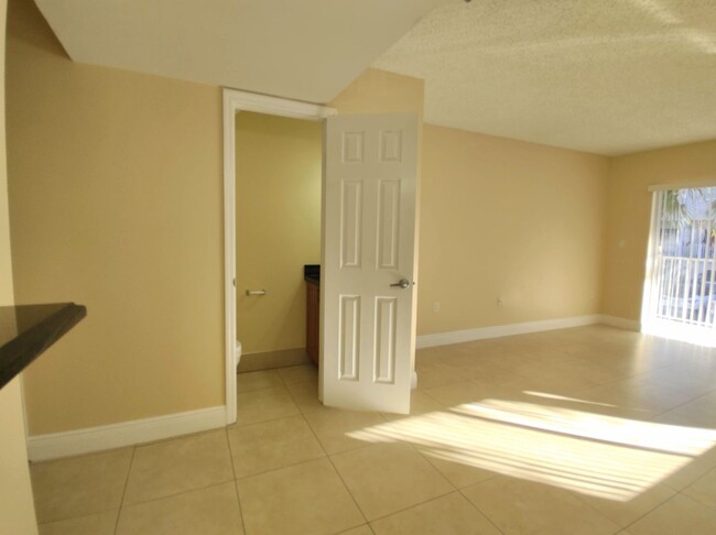 Building Photo - Spacious 2BR in Terrazas Del Sol