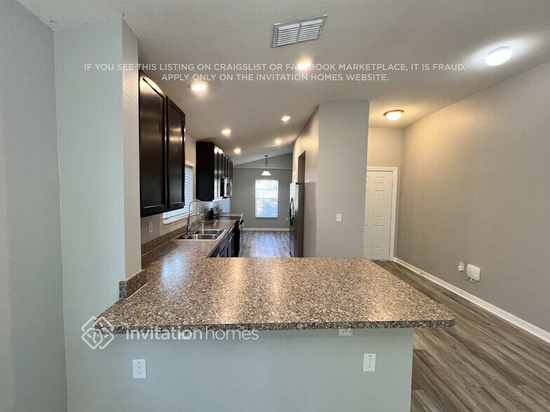 Building Photo - 5450 NW Pine Trail Cir