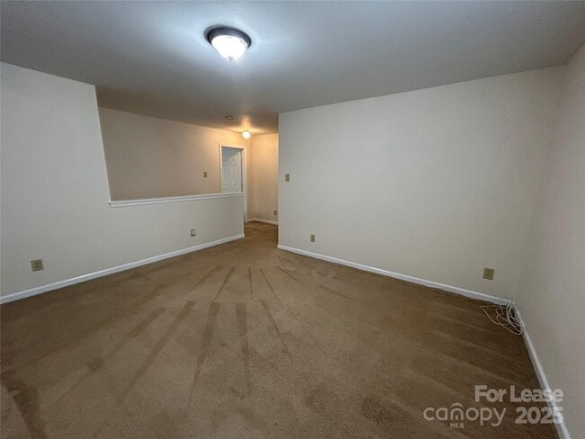 Building Photo - 4718 Reinbeck Dr