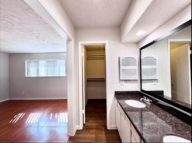 Building Photo - 9110 Gustine Ln