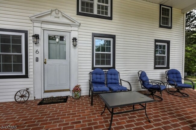 Building Photo - 6 Standish Ln