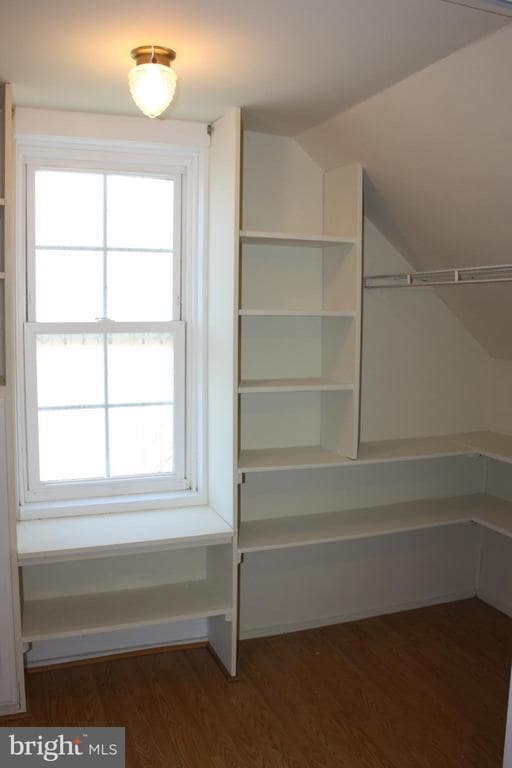 Building Photo - 423 Happy Creek Rd