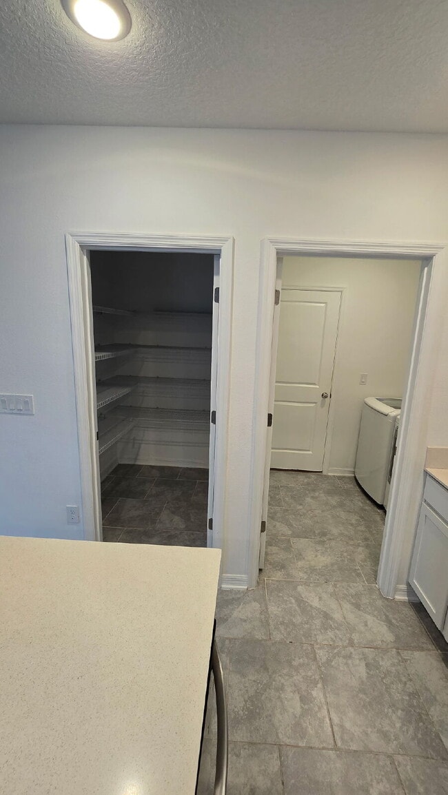 Building Photo - 3936 Willow Brk Dr