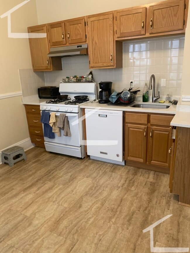 Building Photo - Very spacious 3 bed in Brookline...