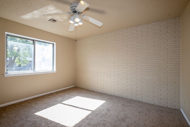 Building Photo - Spacious 3 Bed 2 Bath Condo in Tulsa!