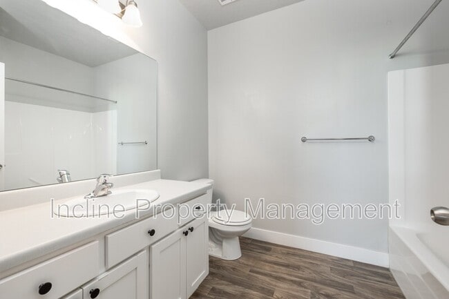 Building Photo - 654 N Emery Ave