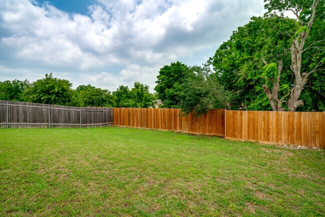 Building Photo - 120 Kat Garnet Dr