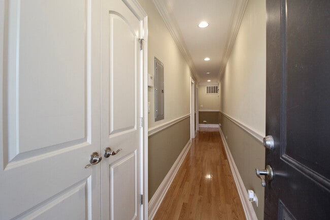 Building Photo - 5528 S Indiana Ave