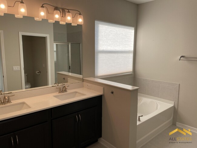 Building Photo - 13532 Fountainbleau Dr