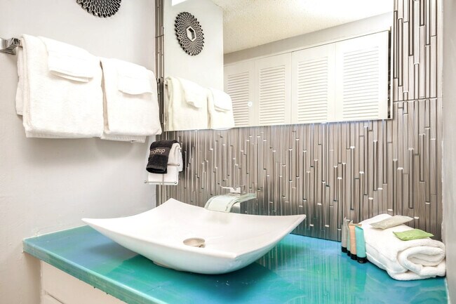 Building Photo - 4000 Gulf Terrace Dr