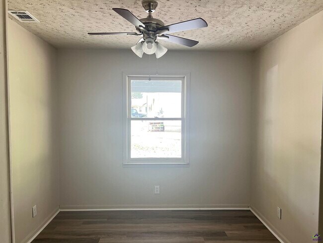 Building Photo - 1169 Sandy Beach Dr