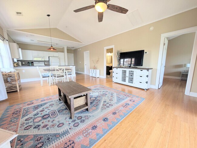 Building Photo - 3947 Gladiola Ct