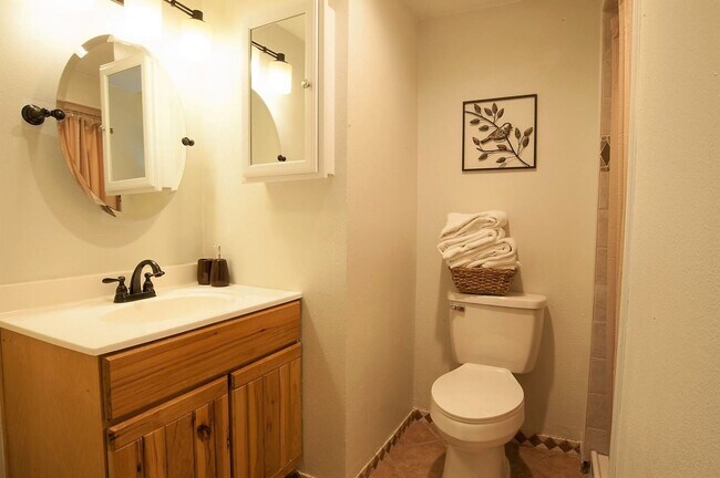 Building Photo - Long Term Rental- Treehouse Condos 302C