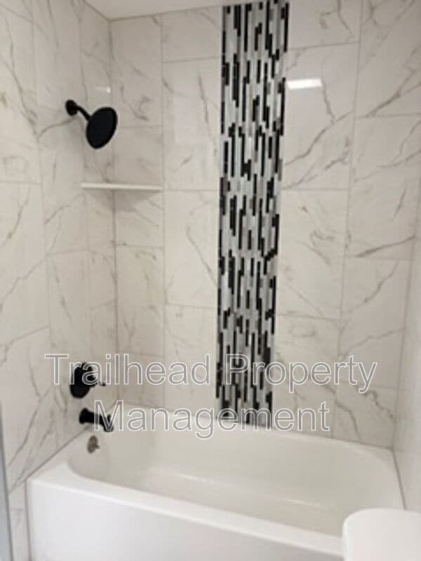 Building Photo - 2911 N Walnut St