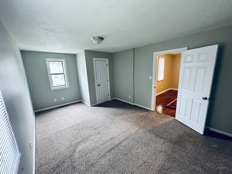 Building Photo - 104 Juniper Ln