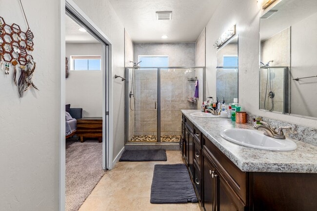 Building Photo - Beautiful & centrally located Whitefish Home