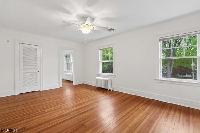 Building Photo - 190 Fernwood Ave