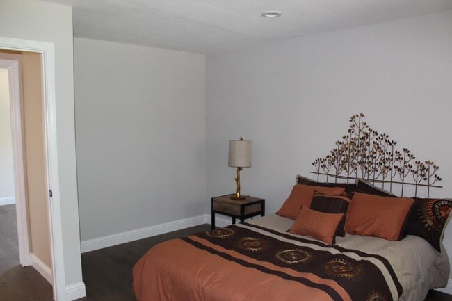 Building Photo - 1376 Bouret Dr