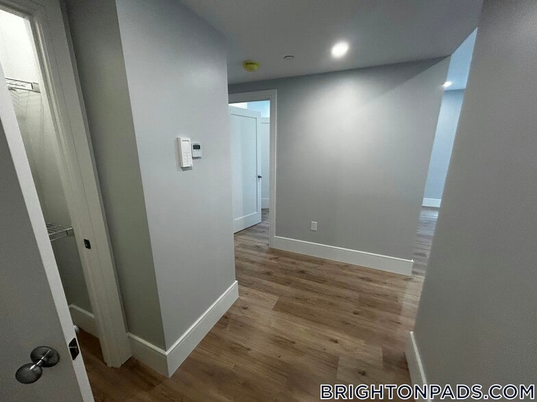 Building Photo - 124 Kenrick St