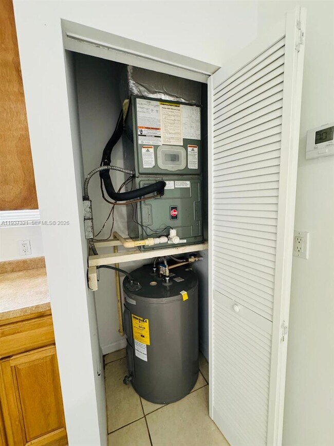 Building Photo - 1330 NW 5th St