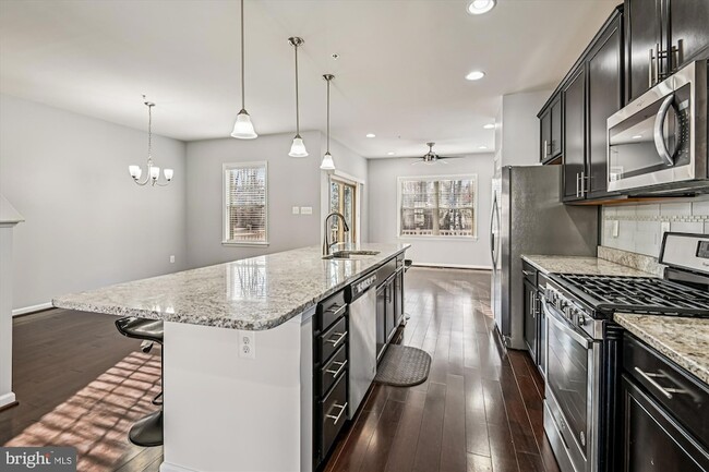 Building Photo - 7523 Holly Ridge Dr