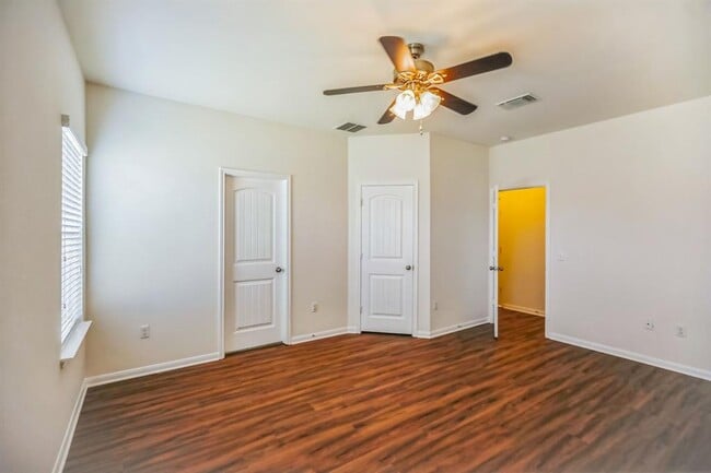 Building Photo - 104 Navidad River Dr