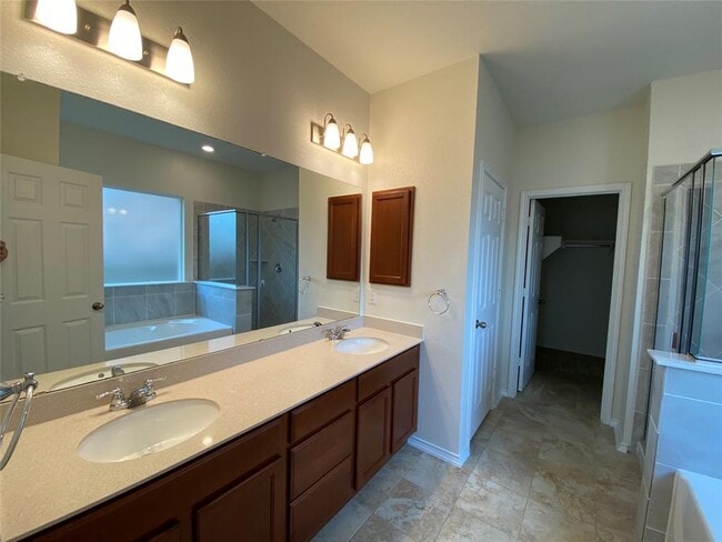 Building Photo - 1313 Arbor Acres Loop