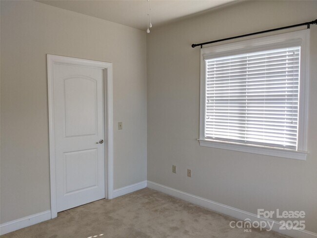 Building Photo - 119 Steinbeck Wy