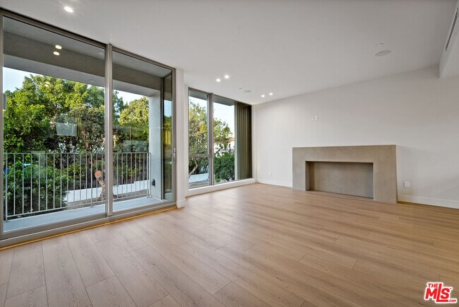 Building Photo - 755 N Alfred St