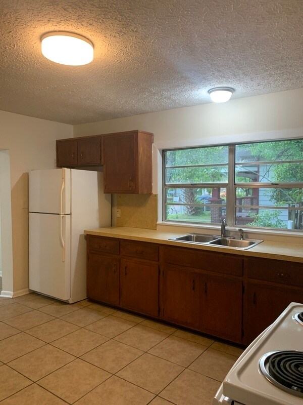 Building Photo - 3031 Edison Ave