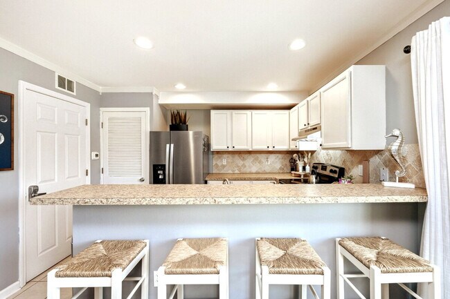 Building Photo - 4000 Gulf Terrace Dr