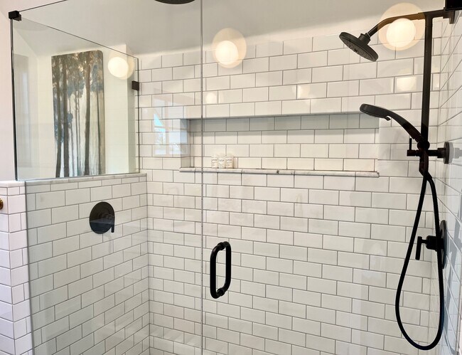 Building Photo - 3029 19th Ave S